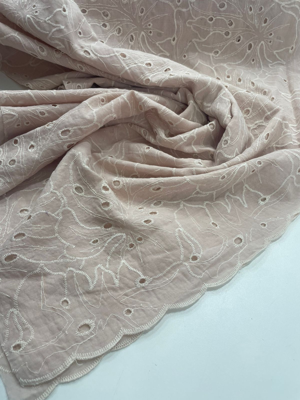 Broderi Laise Bordado Folhas Nude