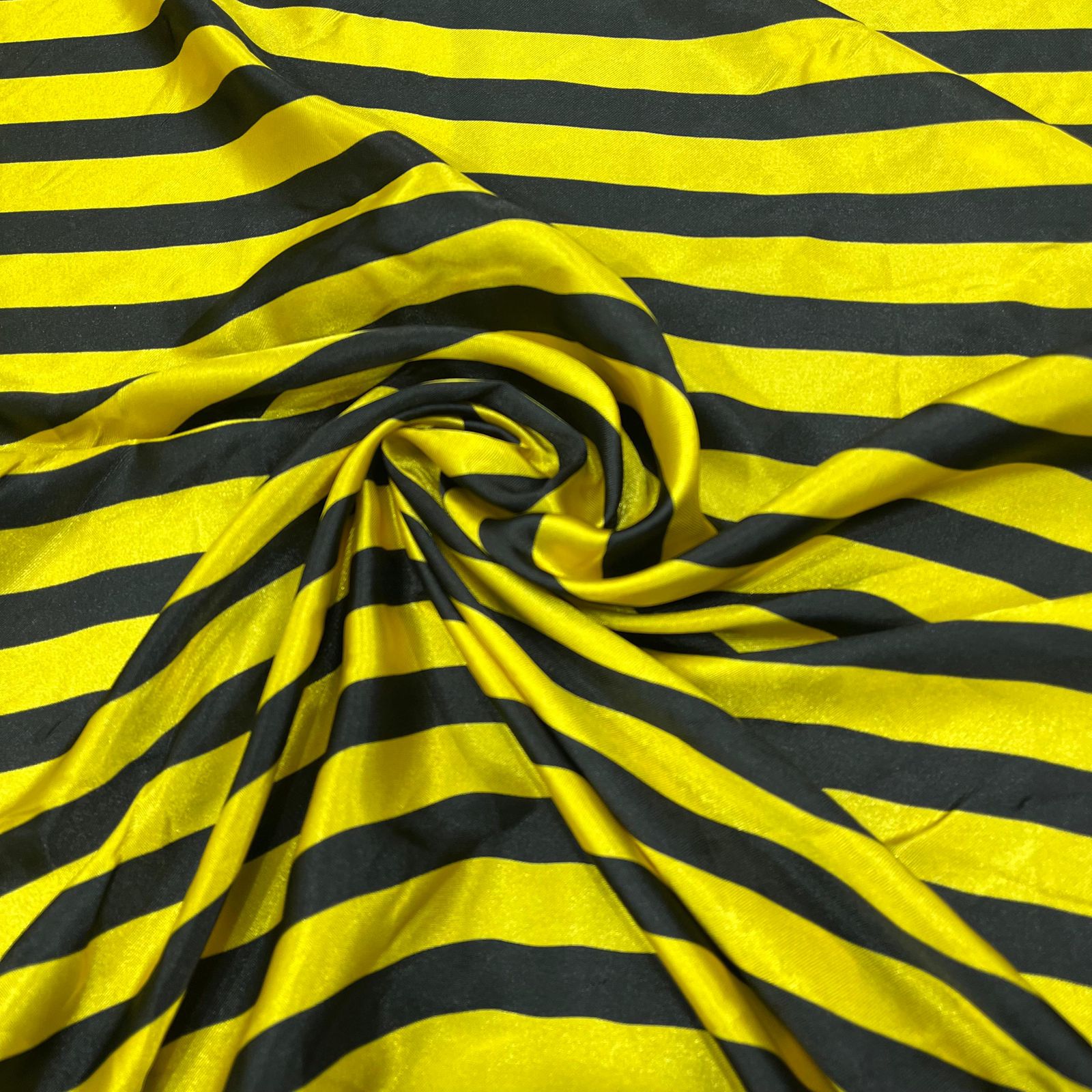 Cetim Estampado  Listrado Preto e Amarelo