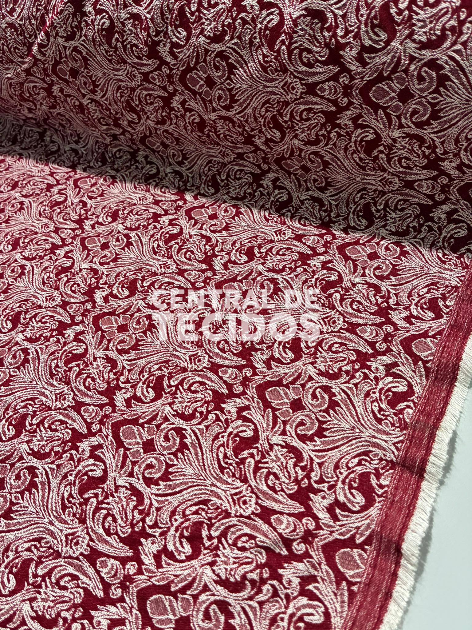 Jacquard Arabesco Vermelho e Branco