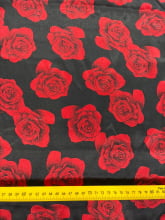 Cetim Estampado Flores Vermelhas fundo Preto 01