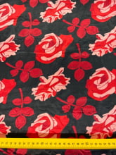 Cetim Estampado Flores Vermelhas fundo Preto 02