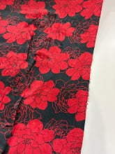 Cetim Estampado Flores Vermelhas fundo Preto 03