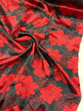 Cetim Estampado Flores Vermelhas fundo Preto 03