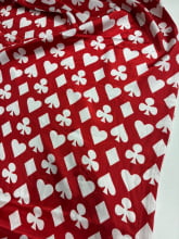 Cetim Estampado Naipes Brancos Fundo Vermelho