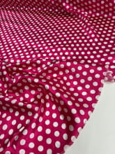 Cetim Estampado Poá M branco fundo rosa