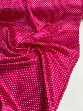 Cetim Estampado Poá PP branco fundo rosa