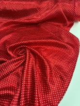 Cetim Estampado Poá PP branco fundo vermelho
