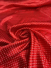 Cetim Estampado Poá PP branco fundo vermelho