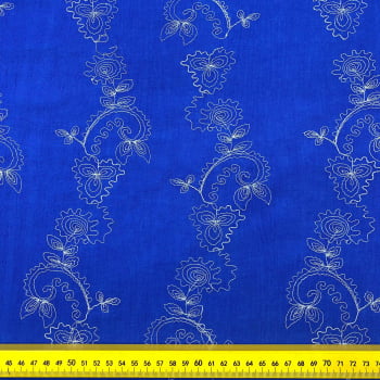 Crepe de Algodão Bordado | Azul Klein Arabesco Branco