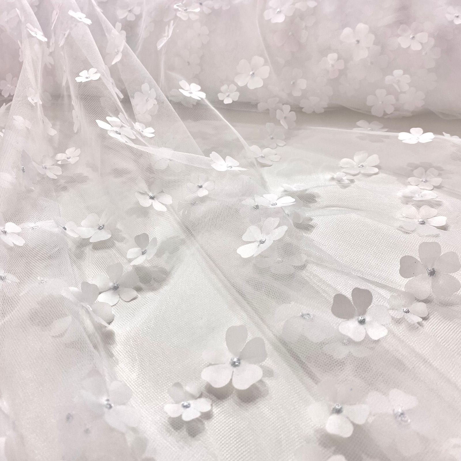 Tule Bordado 3D | Florzinhas Brancas