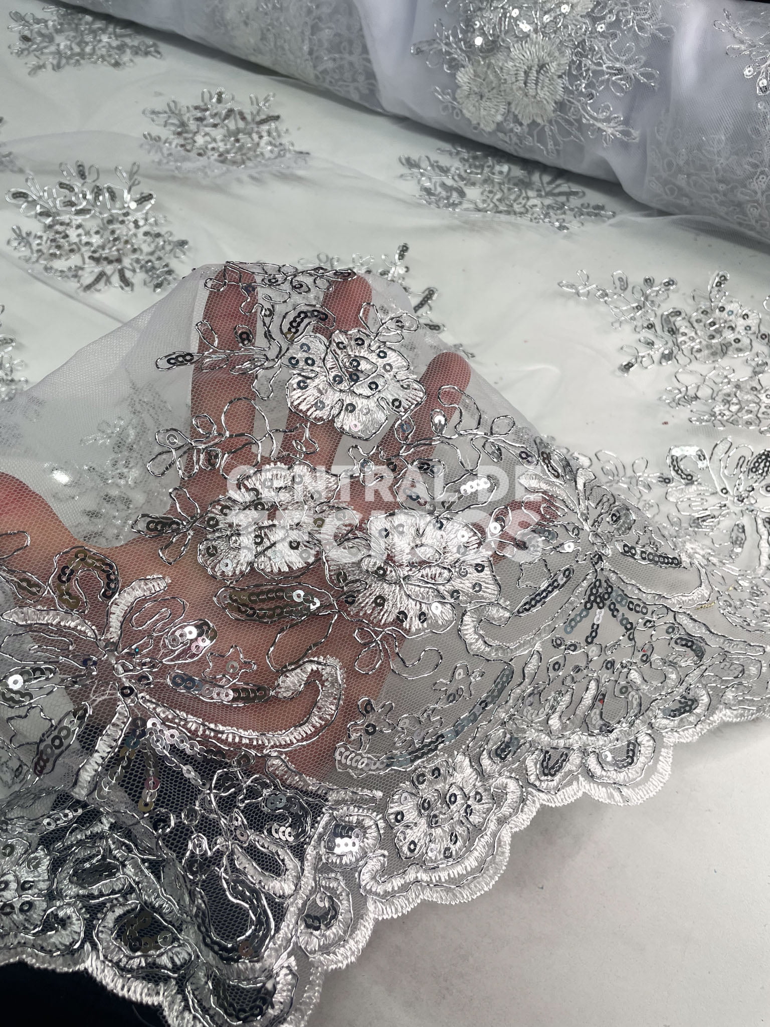 Tule Bordado Metálico GODESS 559 Branco Prata
