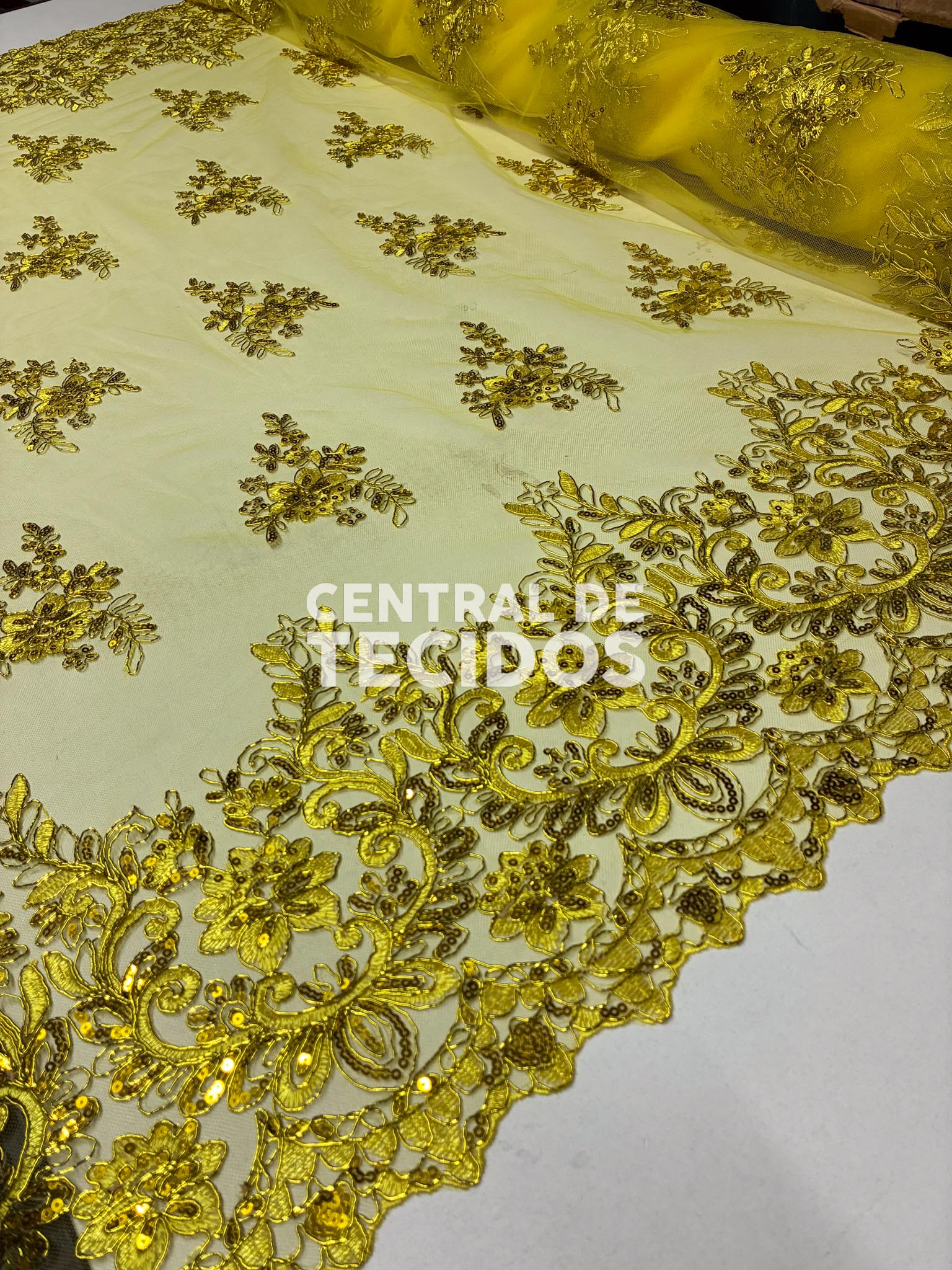 Tule Bordado Metálico Soho Amarelo Ouro 251