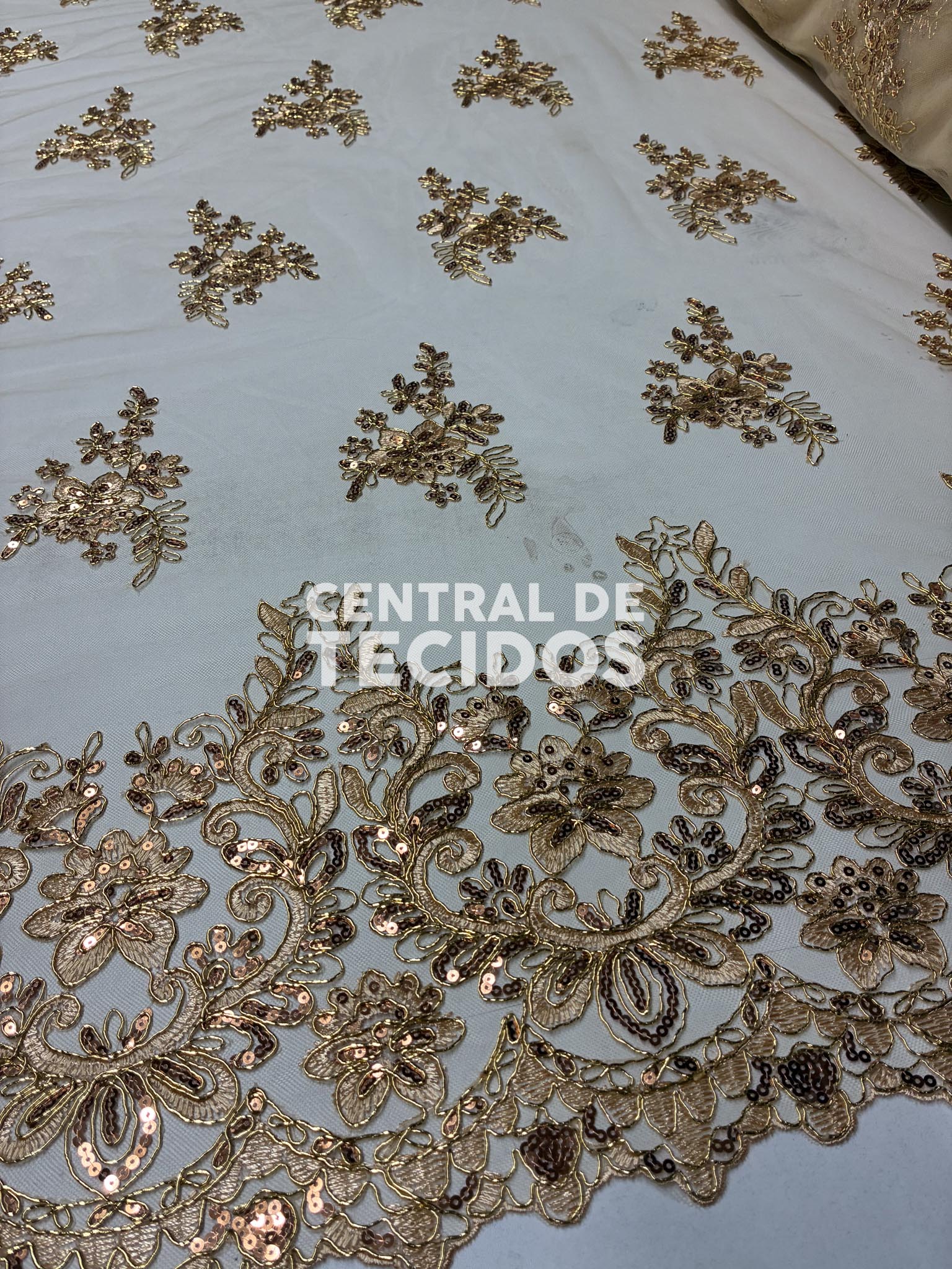 Tule Bordado Metálico Soho Dourado 251