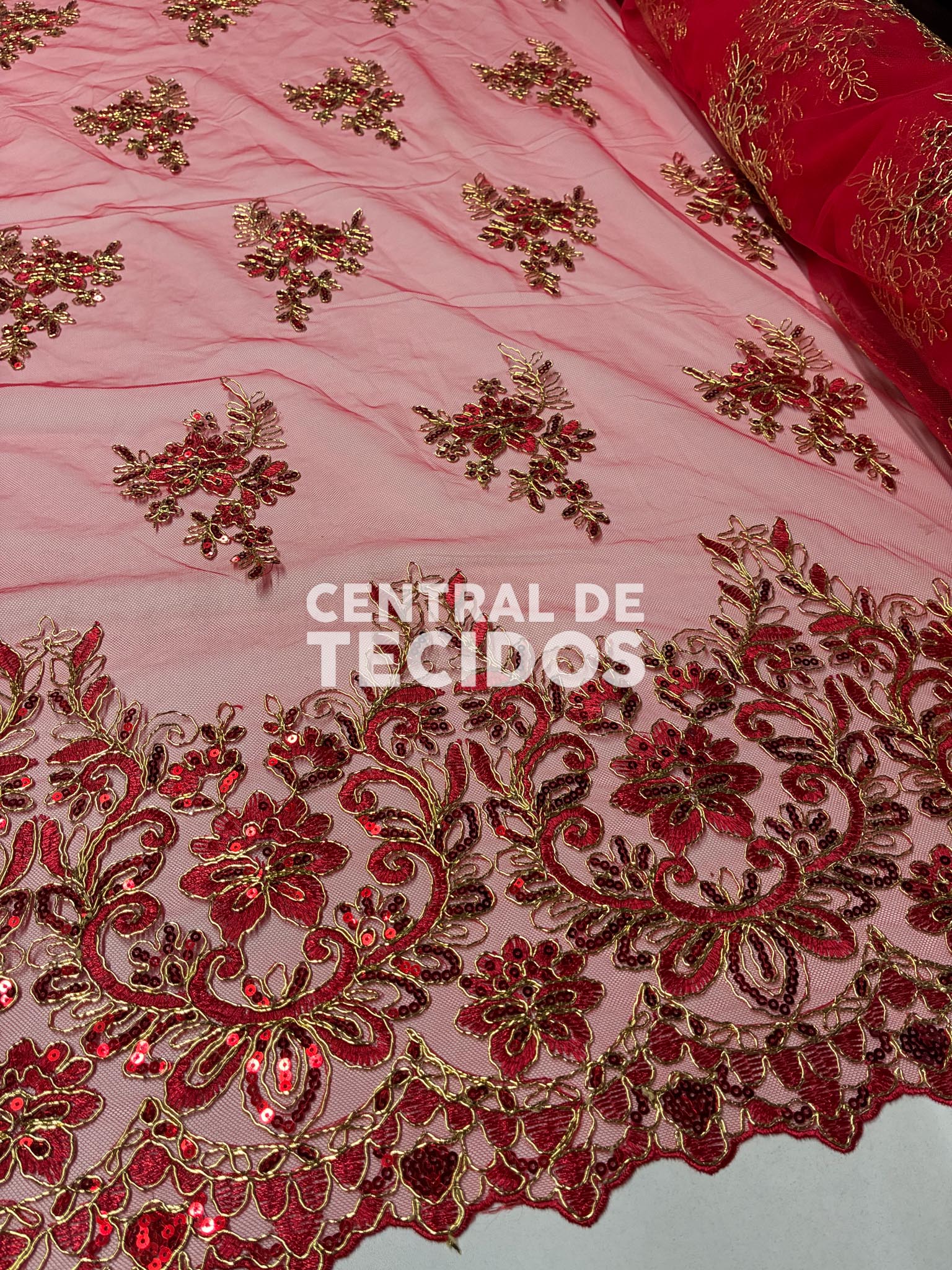 Tule Bordado Metálico Soho Vermelho com Dourado 251